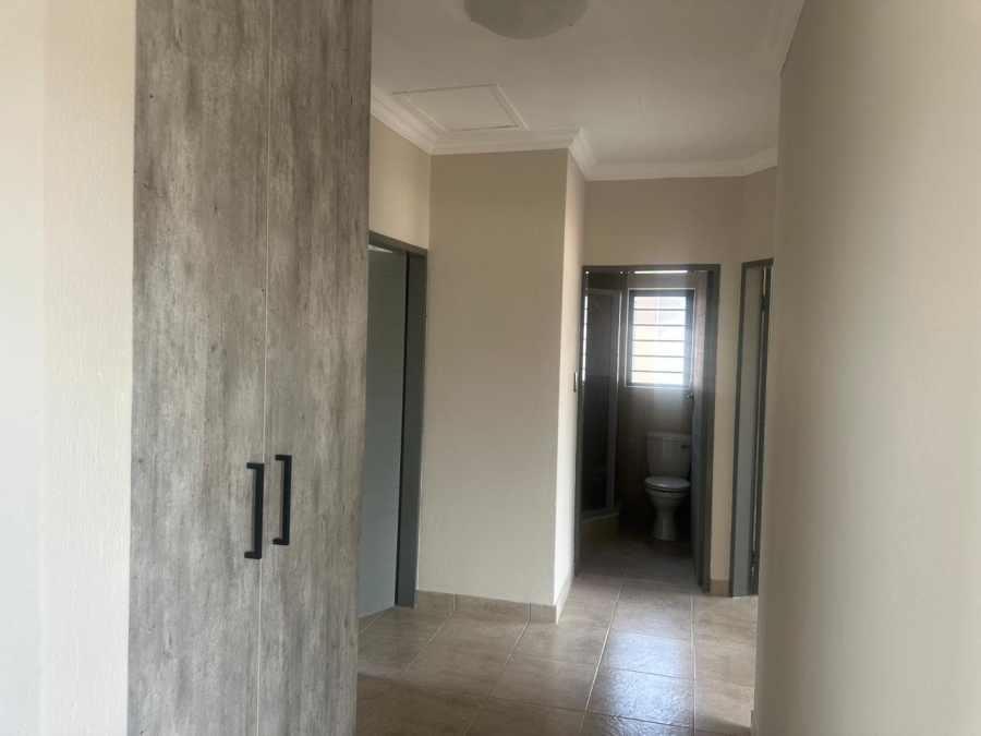 To Let 3 Bedroom Property for Rent in Waterval East North West